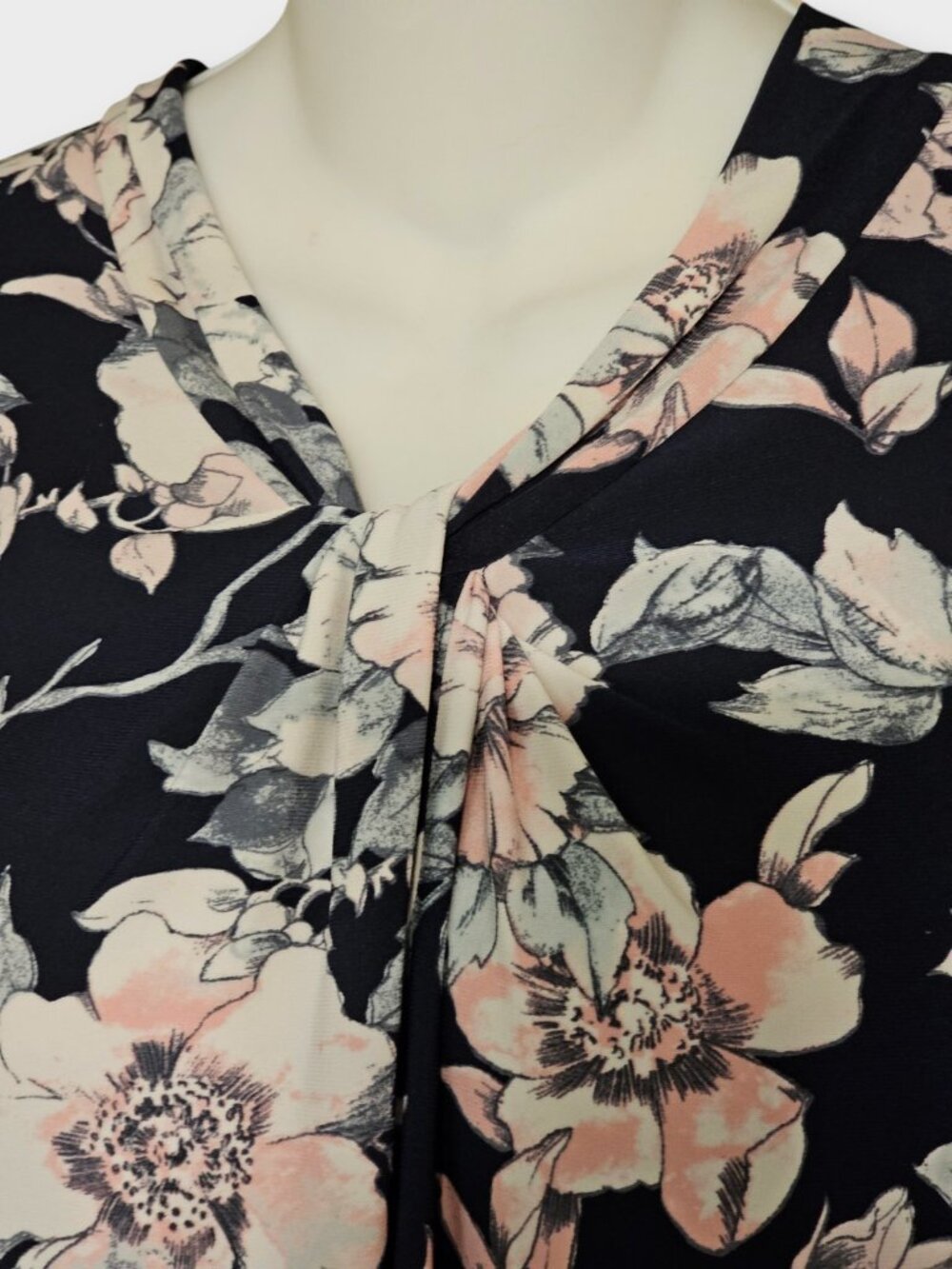 Tommy Hilfiger Floral Blouse Women’s XL Sleeveless V Neck Knot Front - Picture 9 of 14